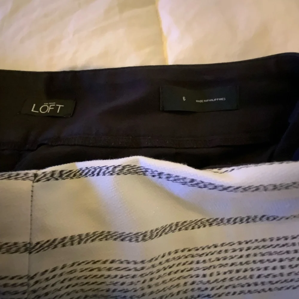 LOFT Black and White Striped High Waist Shorts Side Pockets And Zipper Size 6